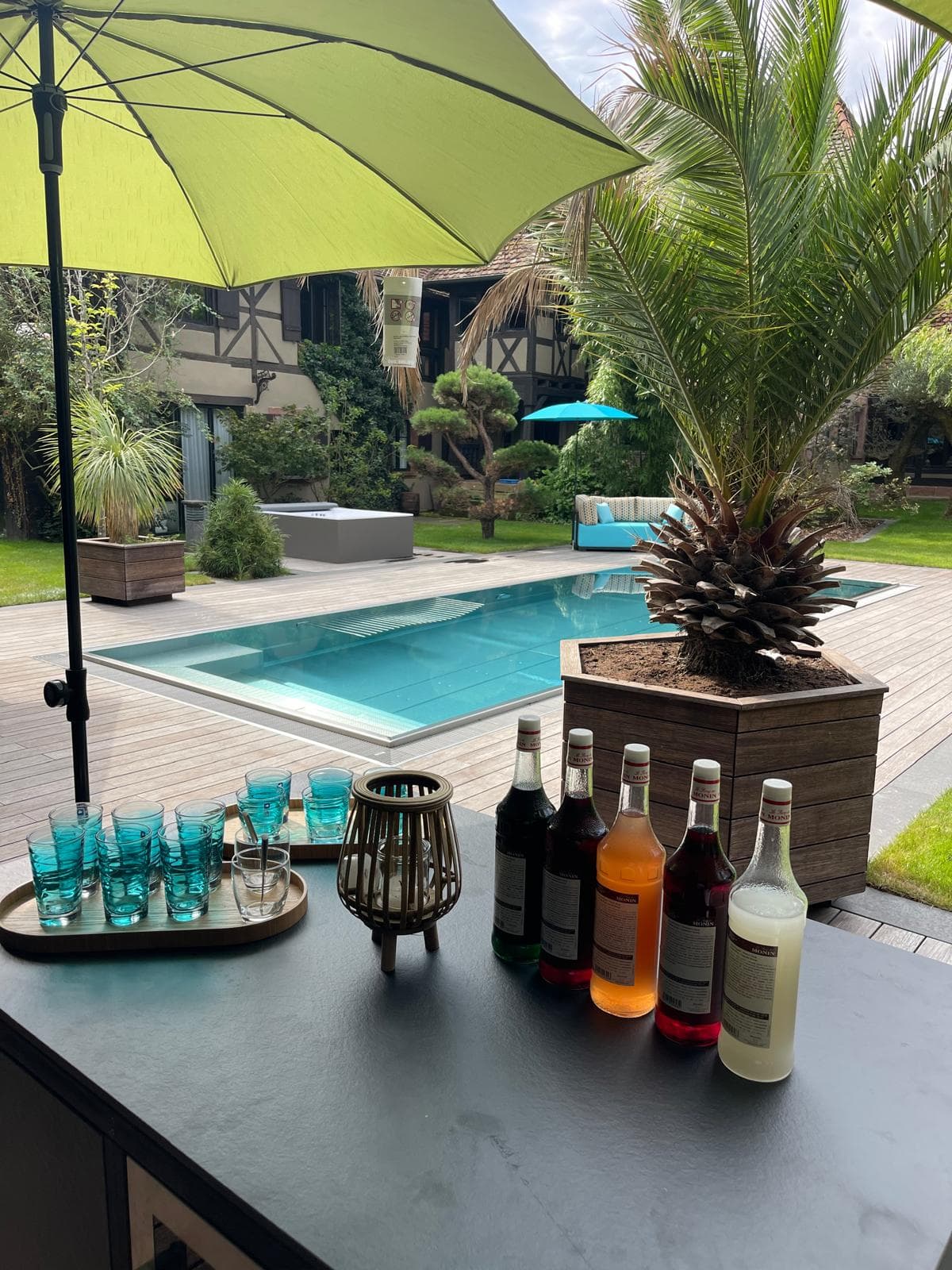 Piscine extérieure et maison alsacienne — réalisation extérieure Projectbox W14